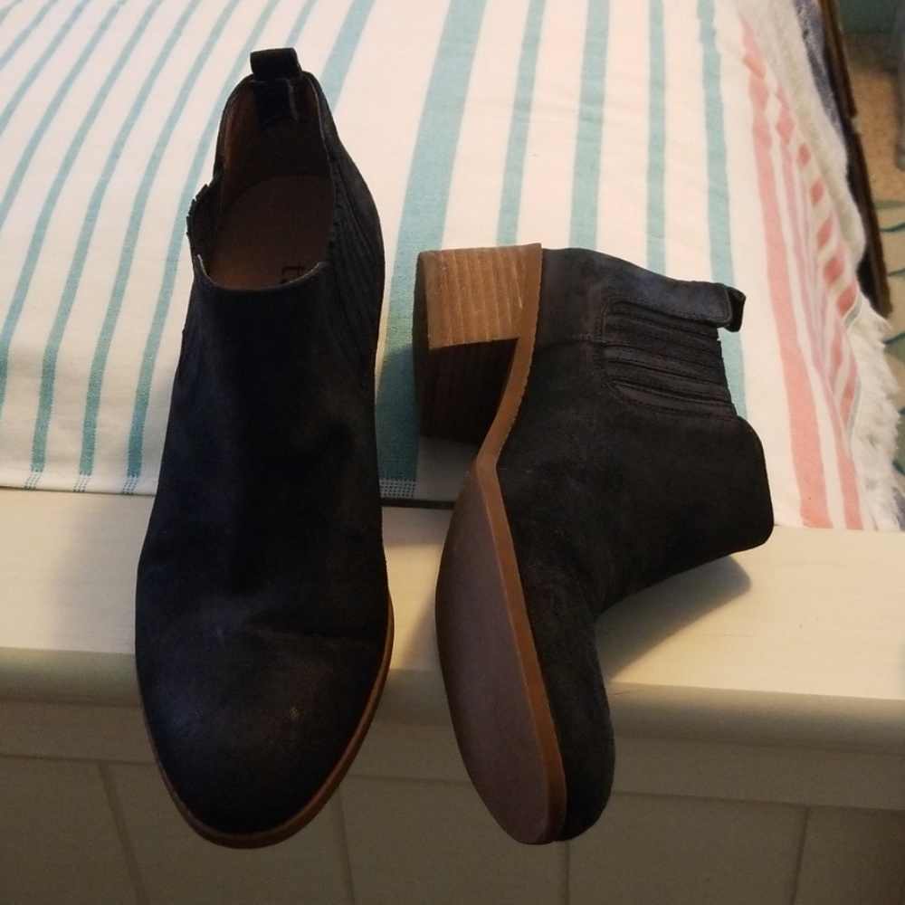 Tommy Hilfiger black ankle booties size 10 but fits more like 9.5.